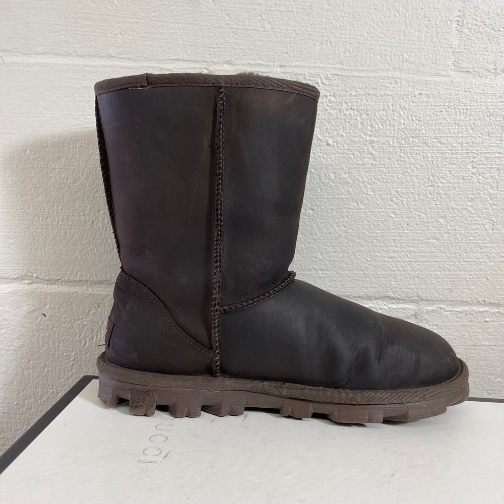 Ugg Essential Short Boots 1111513 Brown Leather Winter Boots Pull On Women's 8